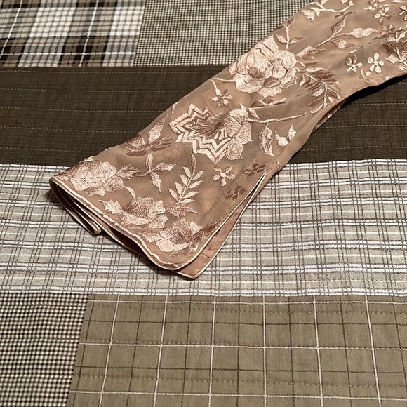 Beautiful and HOT show off this top impressive and sharp - Picture 3 of 8